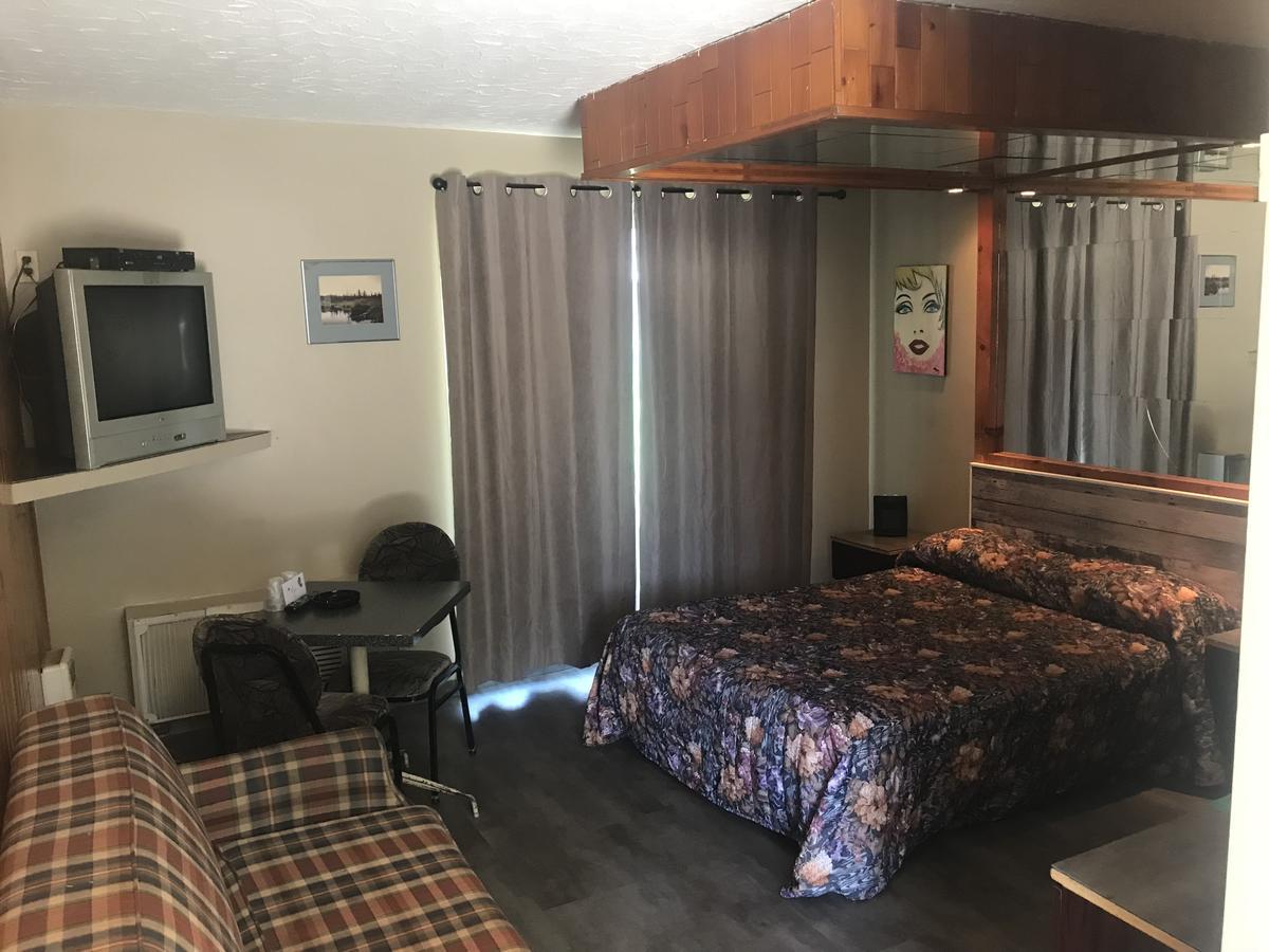 Motel La Siesta De Gascon Терребонн Екстер'єр фото